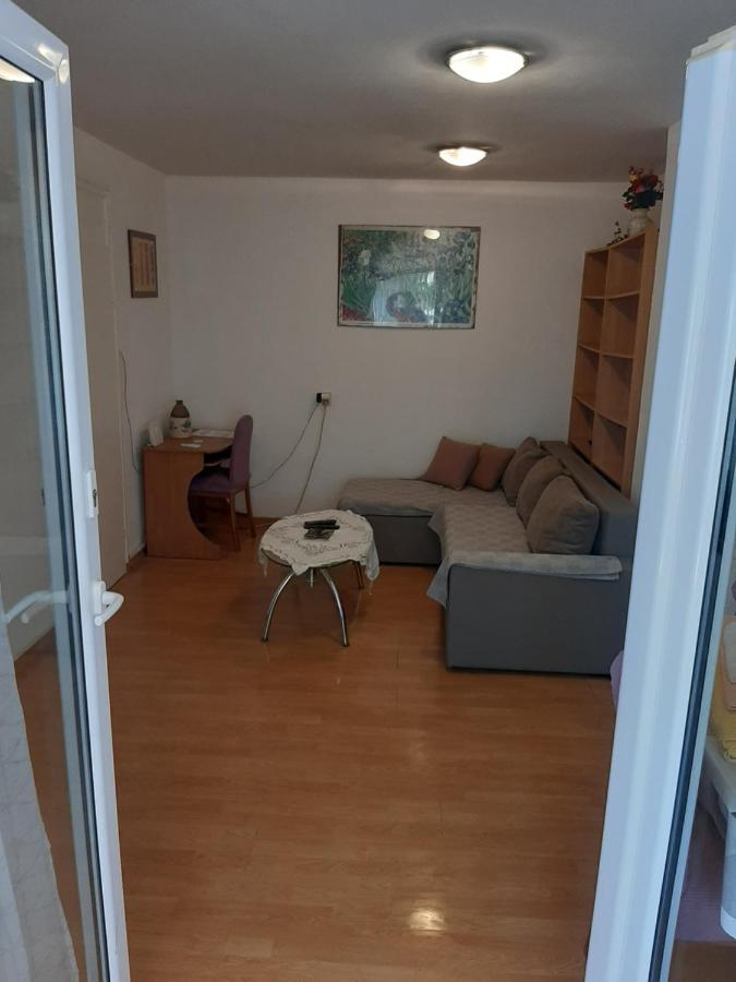 Apartman Garden Πόρετς Εξωτερικό φωτογραφία